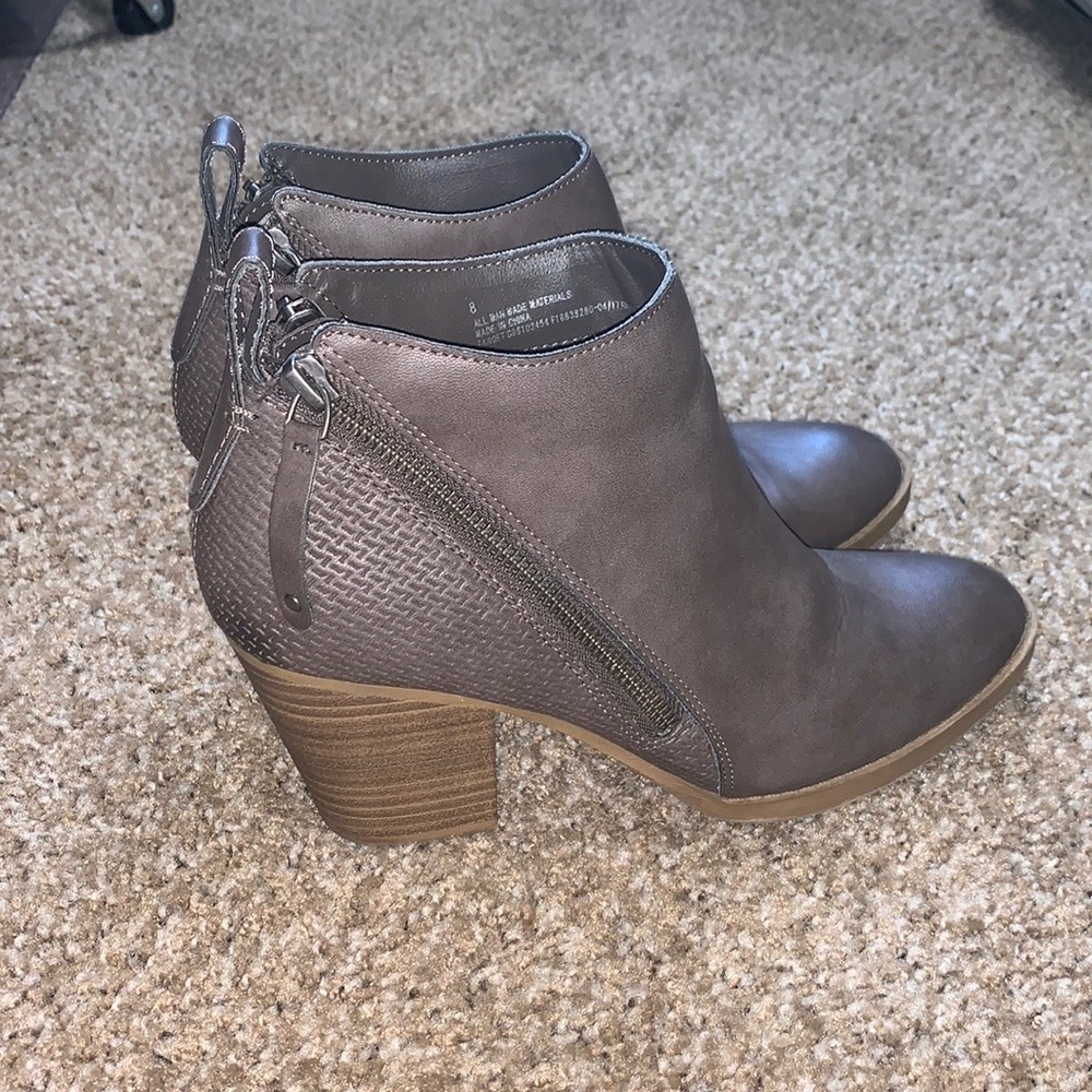 Medium gray healed booties